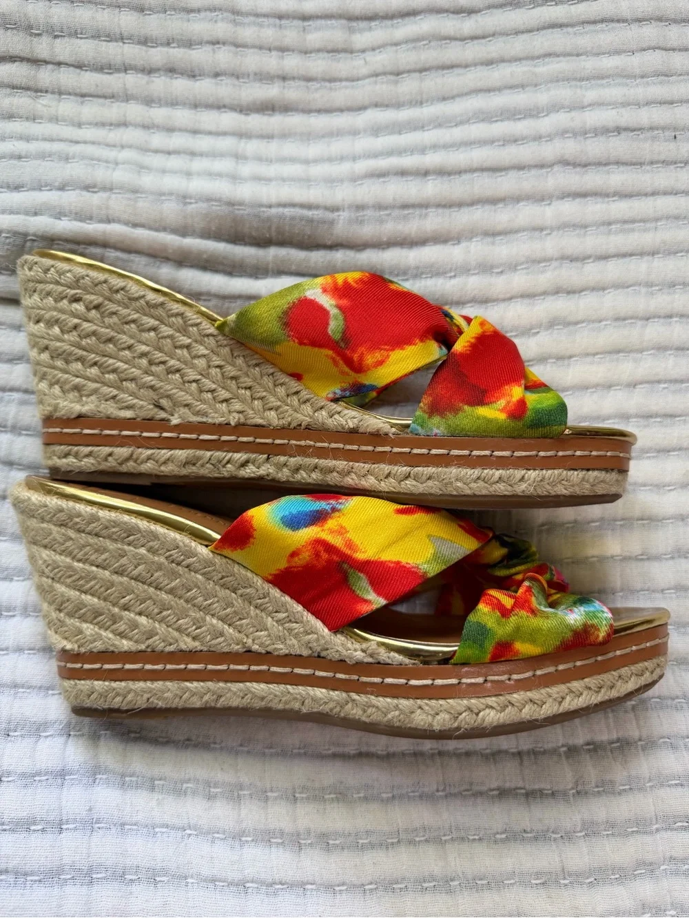 Etienne Aigner E-Krista Watercolor Twist Espadrille Wedge Sandals Gold | 7.5M